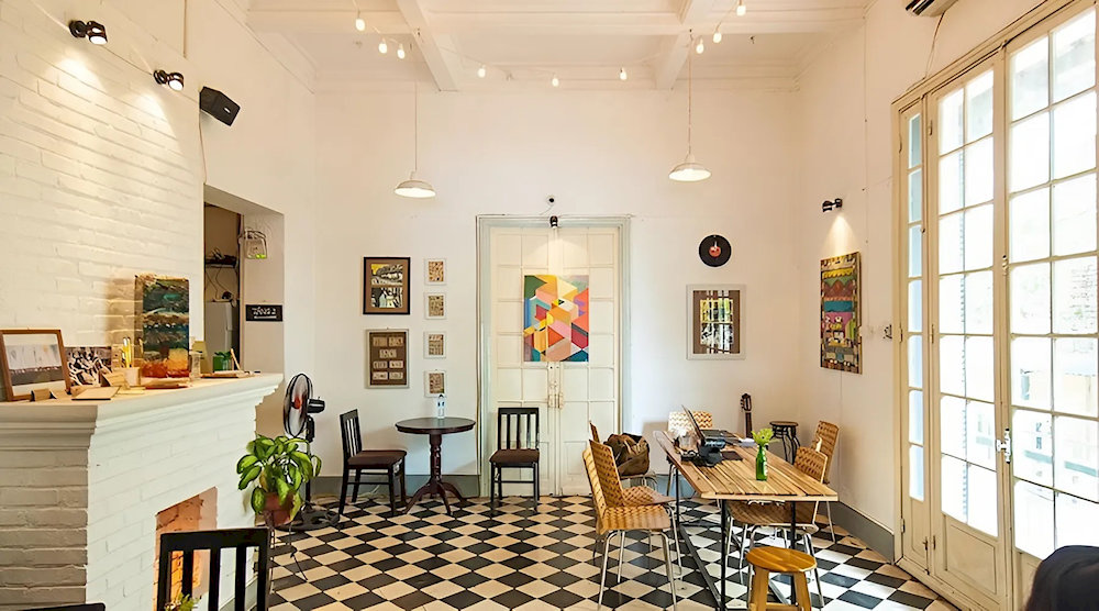 The cafe is equipped with air conditioning and provides good Wi-Fi connectivity, ensuring a comfortable experience for patrons